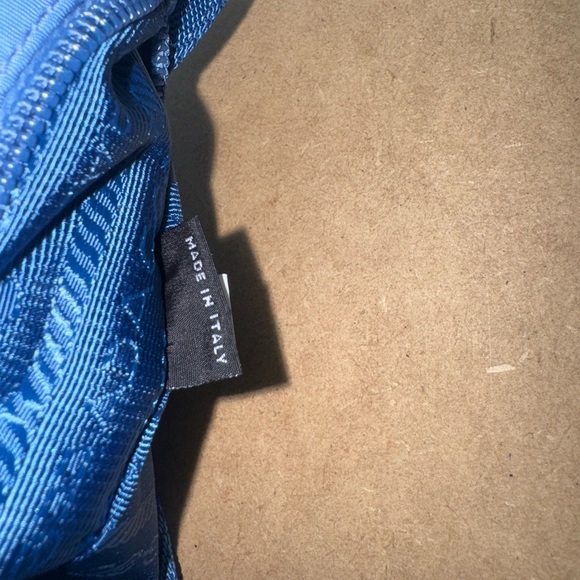 Prada Re-Edition 2000 Blue. Great condition - Picture 8 of 9
